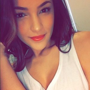 Meet your Posher, Chloe